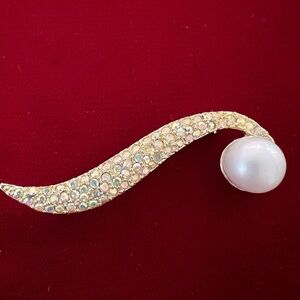 Vintage Celebrity brooch